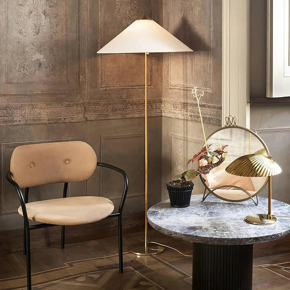 Nostalgia Steady Floor Light