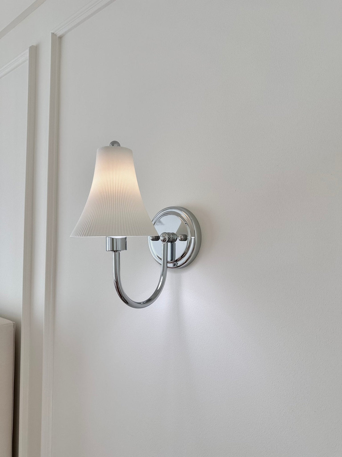 Slim Waist Wall Sconce – Modern Ceramic & Metal Wall Light