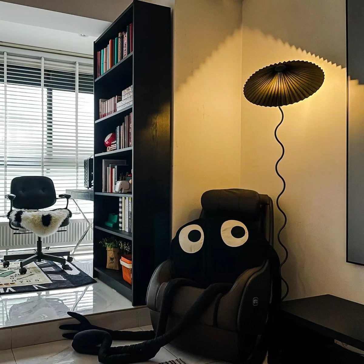 Serpentine Glow Floor Lamp
