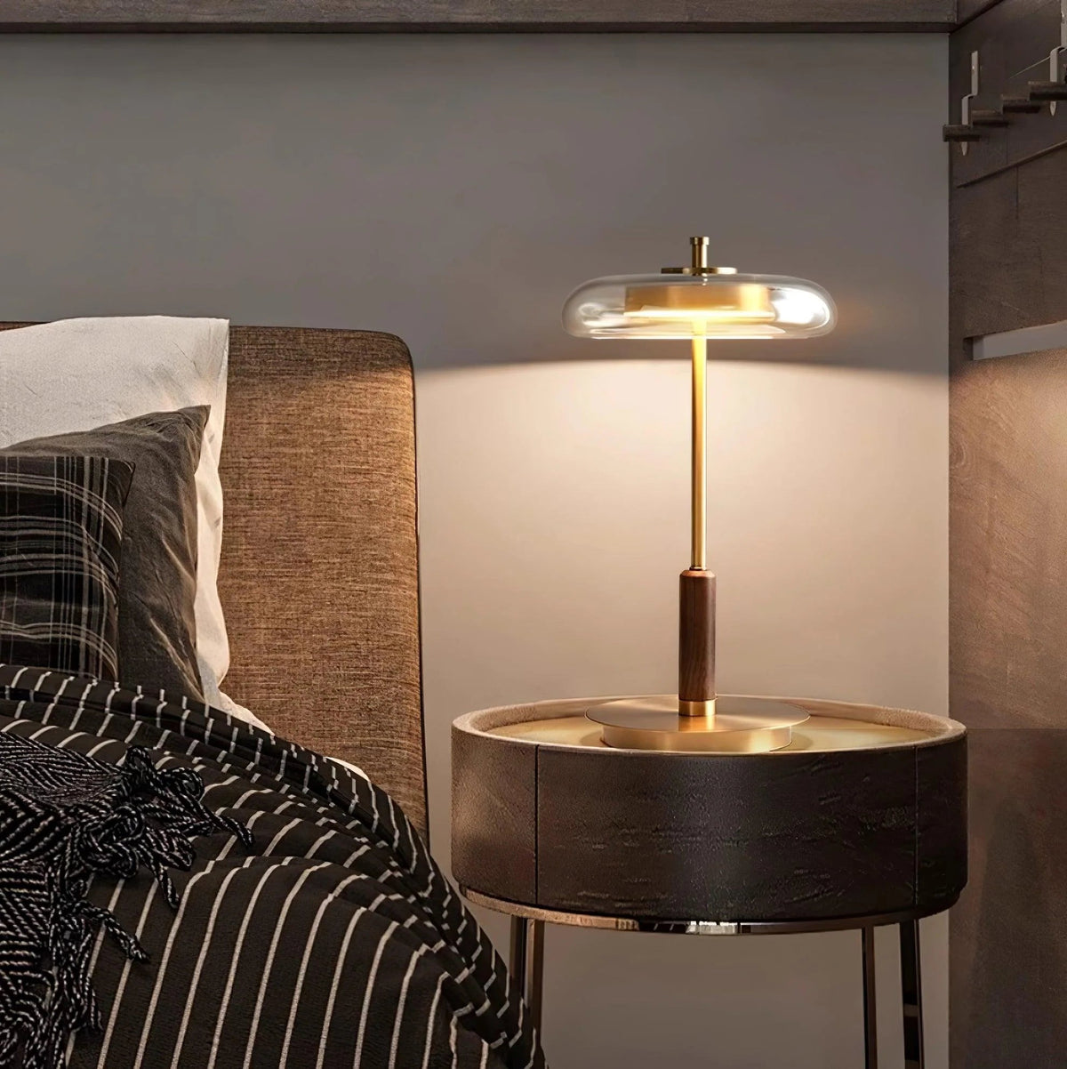 Creative Antique Style Melancholic Retro And Sophisticated Table Lamp With A Sense Of Luxury