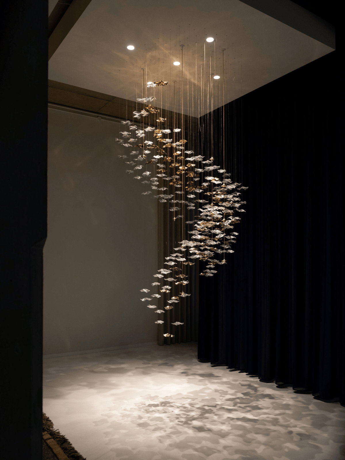 Tidal Art Glass Pendant Chandelier – Modern Cascading LED Light