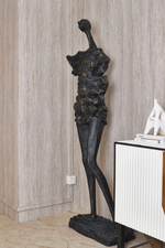 Dravik Sculptural Floor Ornament – Modern Nordic Art Piece for Refined Interiors