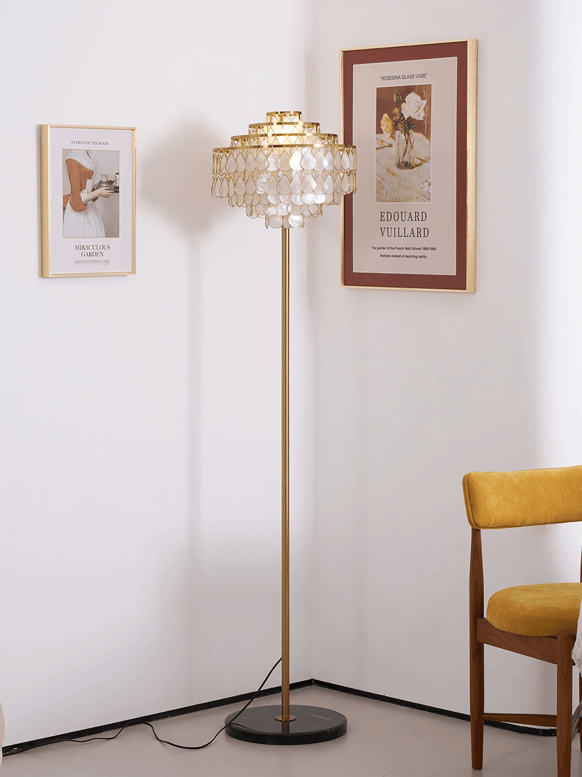 Lumière Shell Floor Lamp with Mother-of-Pearl Shade