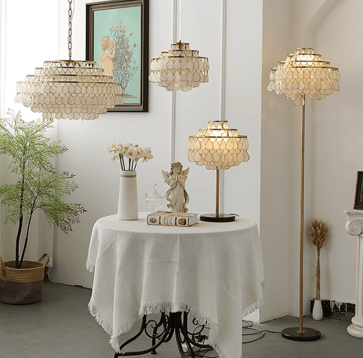 Teardrops Shell Table Lamp in Gold and Black Marble