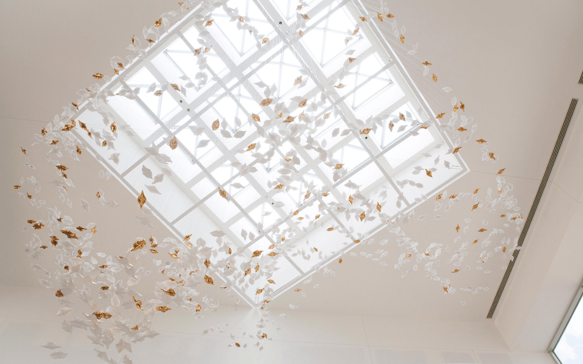 Sculptural Glass Leaf Chandelier — Twisted Modern Pendant for Grand Interiors