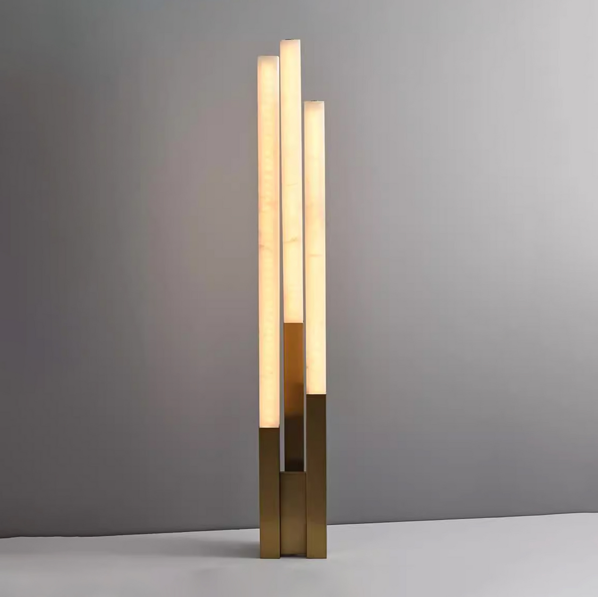 Callisto Alabaster Floor Lamp – Sculptural LED Brass Floor Light