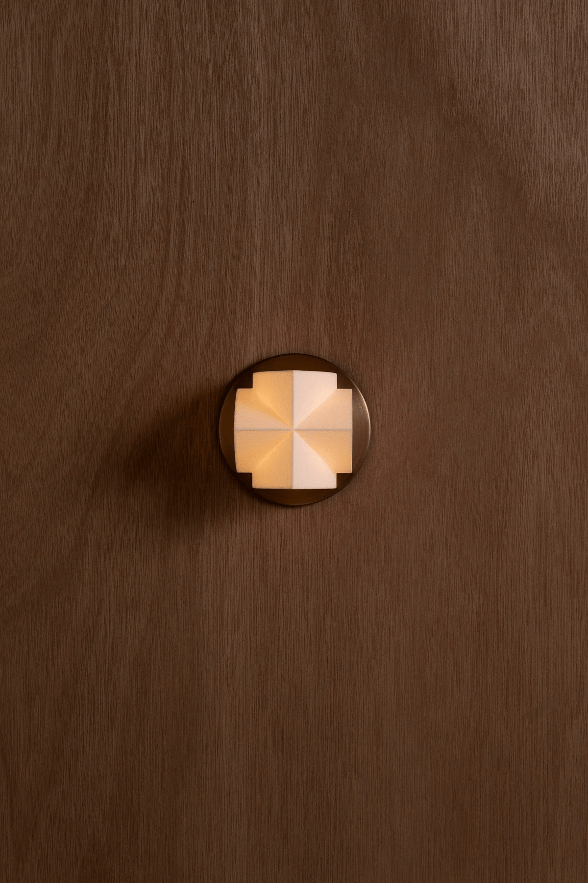 Naala Wall Sconce – Modern Metal LED Wall Light for Bedroom & Living Room