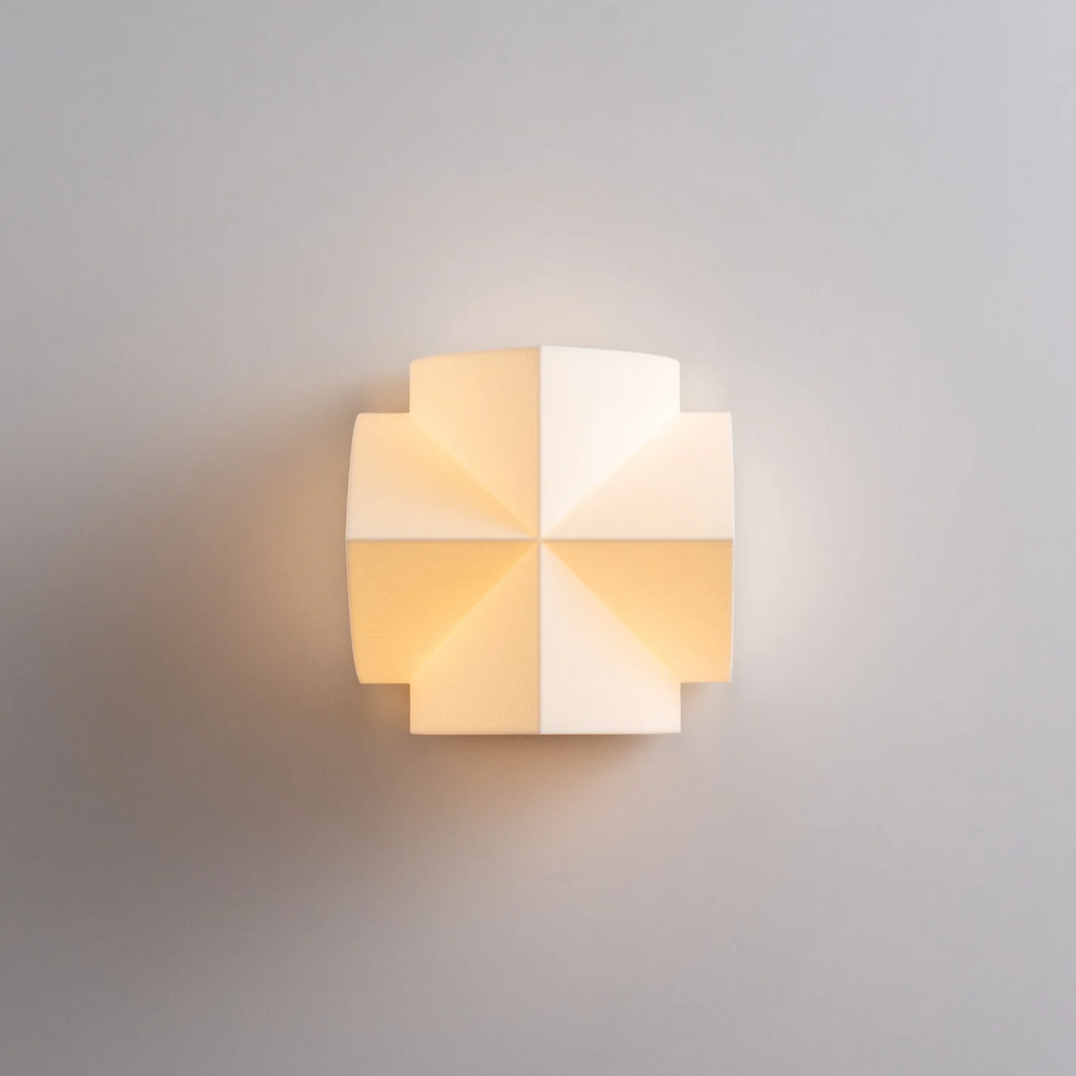 Naala Wall Sconce – Modern Metal LED Wall Light for Bedroom & Living Room