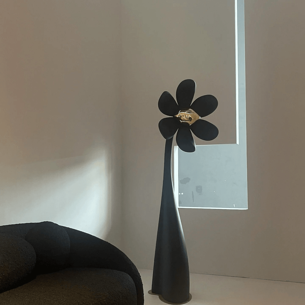 Fleur Sculptural Floor Lamp in Black or Gold – Modern Art Deco Lighting