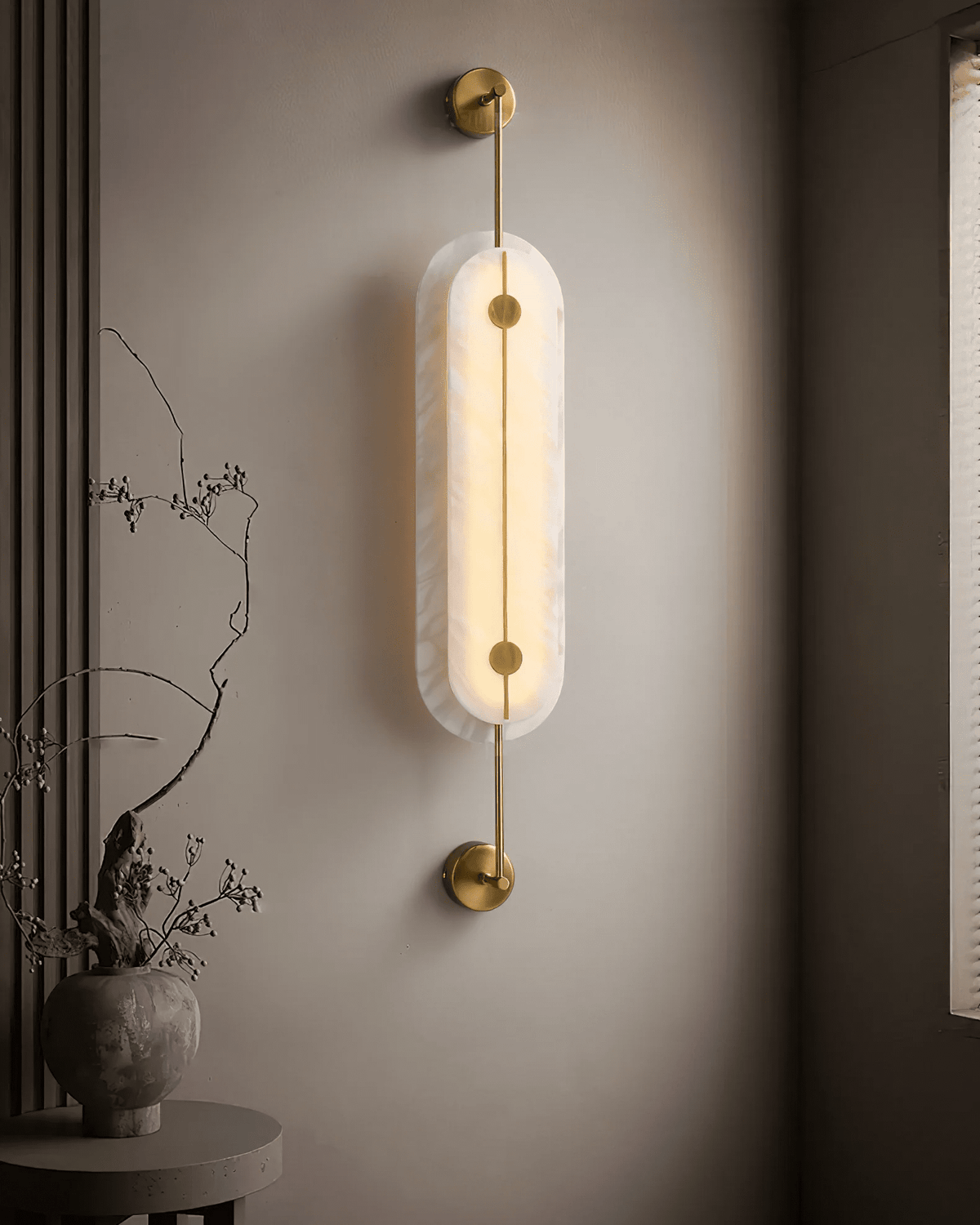 Solvane Alabaster Wall Sconce – Modern Brass LED Wall Light