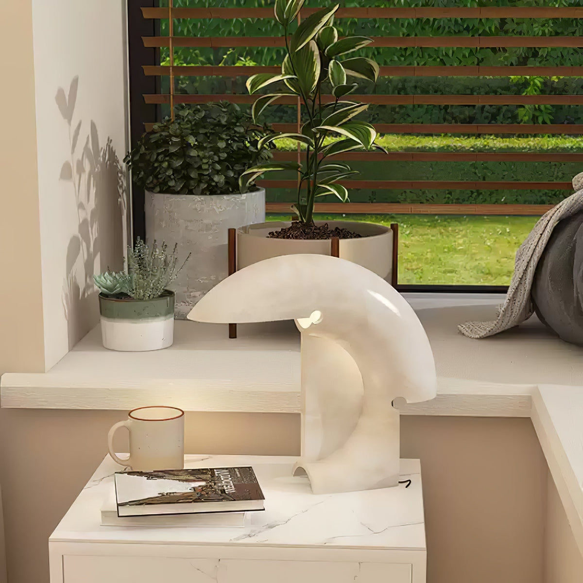 Elios Resin Table Lamp – Sculptural LED Table Light for Modern Interiors