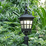European Aluminum Post Lamp for Garden and Pathway Illumination