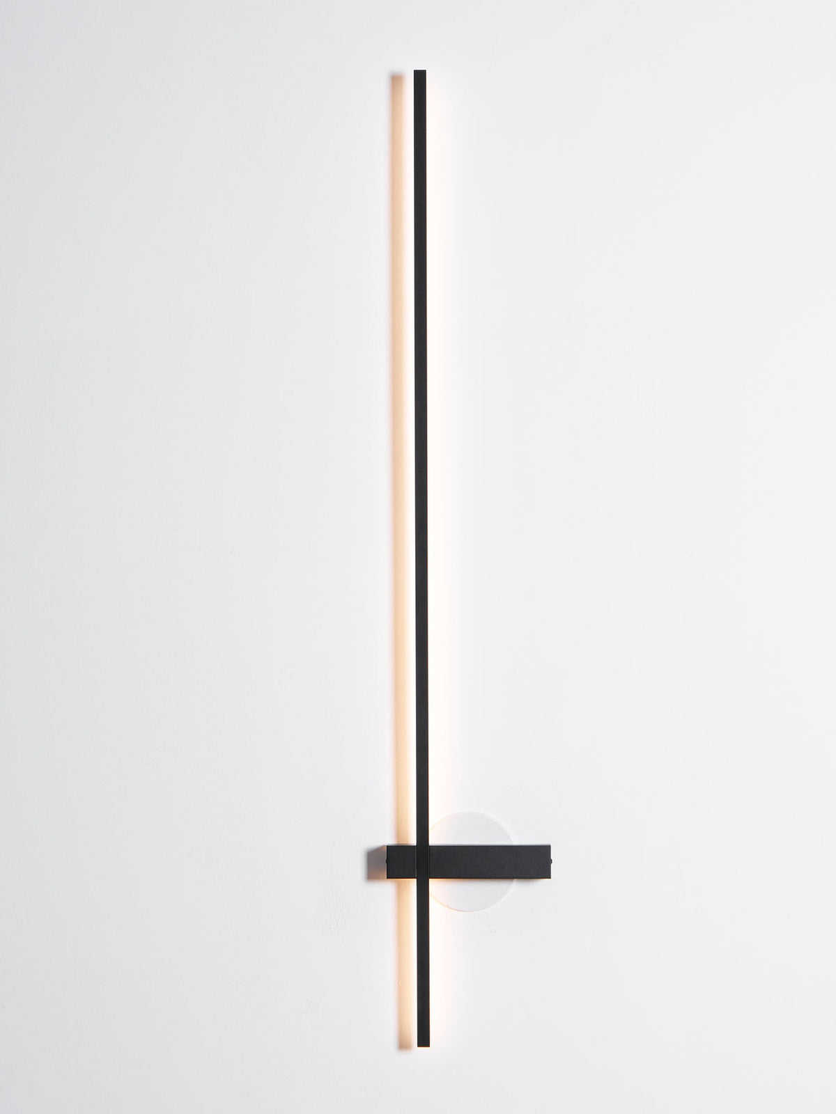 Adeline Linear Rechargeable Wall Sconce – Modern LED Vanity Light