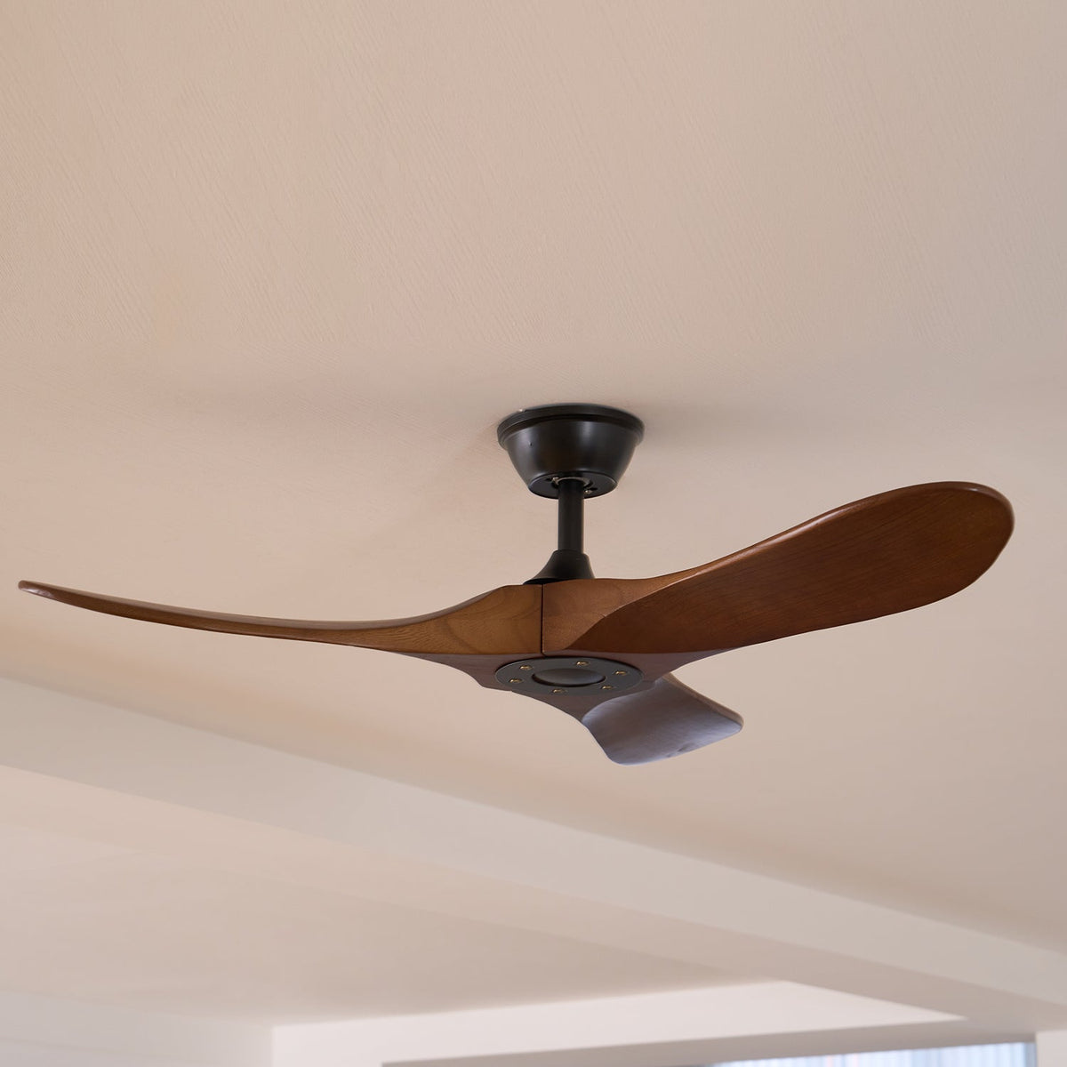 Aero Breeze Ceiling Fan — Sculpted Wood Blades & Whisper-Quiet DC Motor