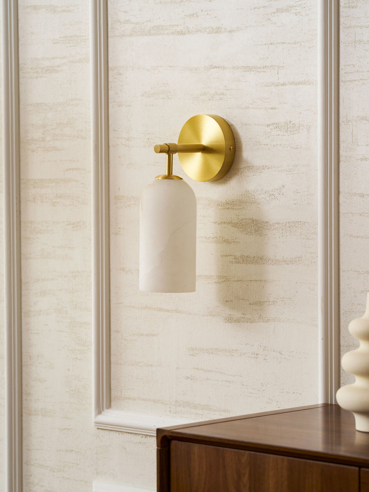 Pillar Alabaster Wall Sconce – Natural Stone, Brushed Gold Accent