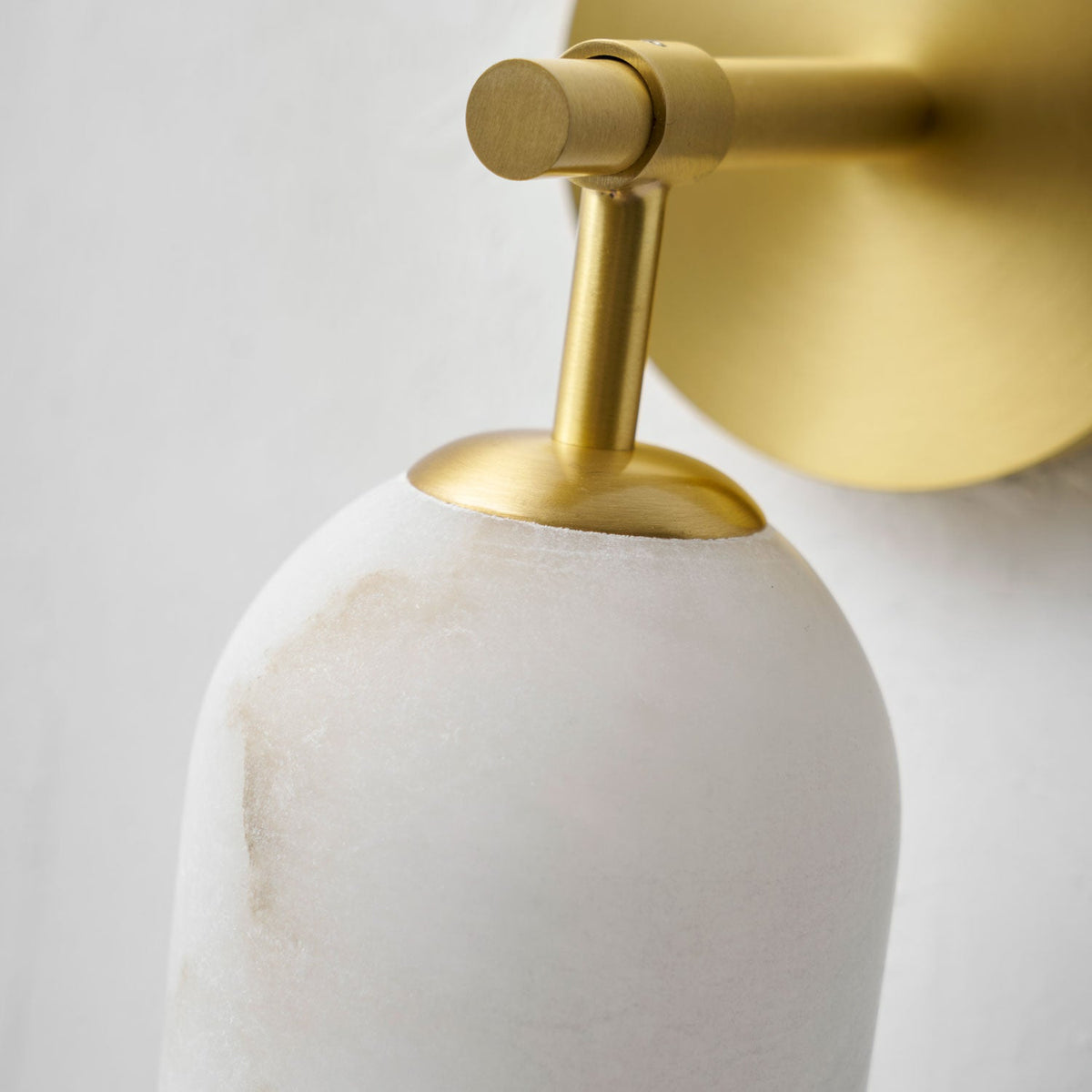 Pillar Alabaster Wall Sconce – Natural Stone, Brushed Gold Accent