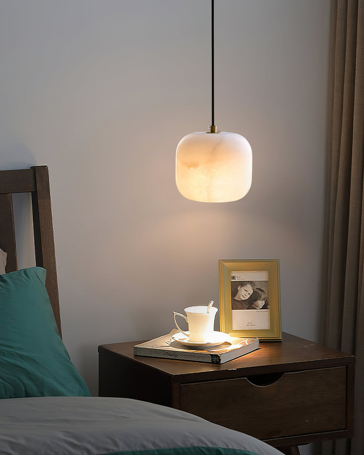 alabaster-bedside-pendant-light