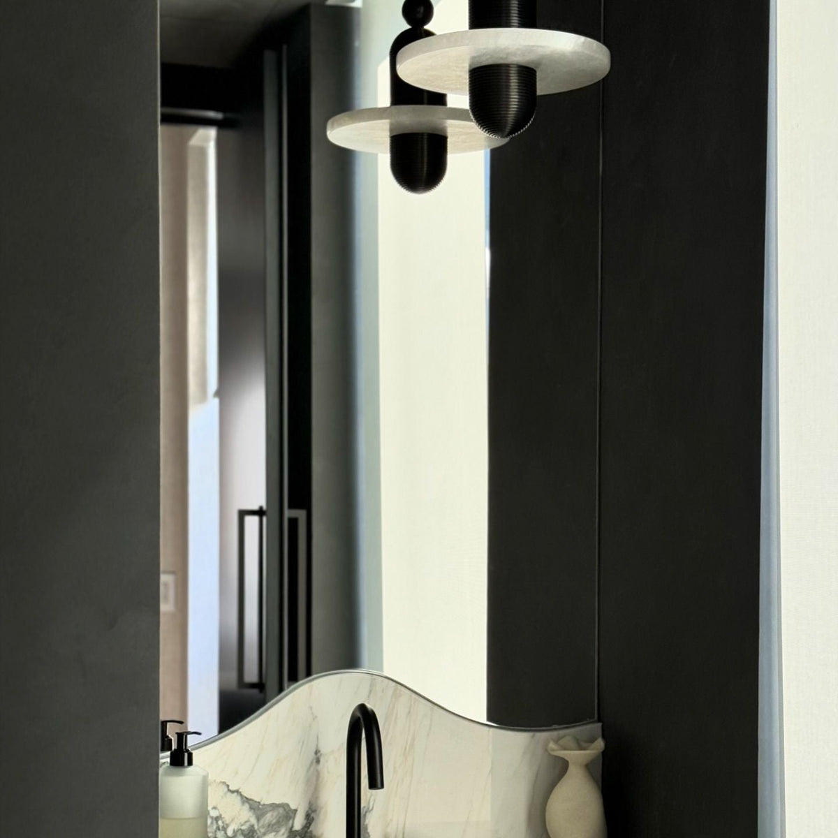 alabaster-comet-pendant-lamp