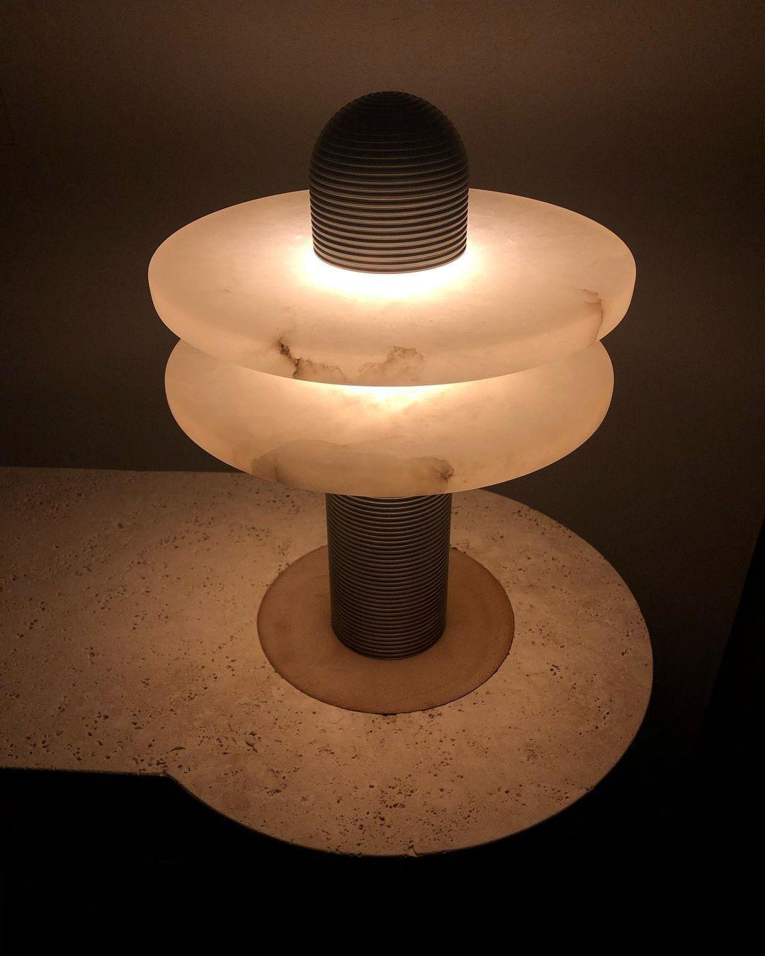 alabaster-comet-table-lamp