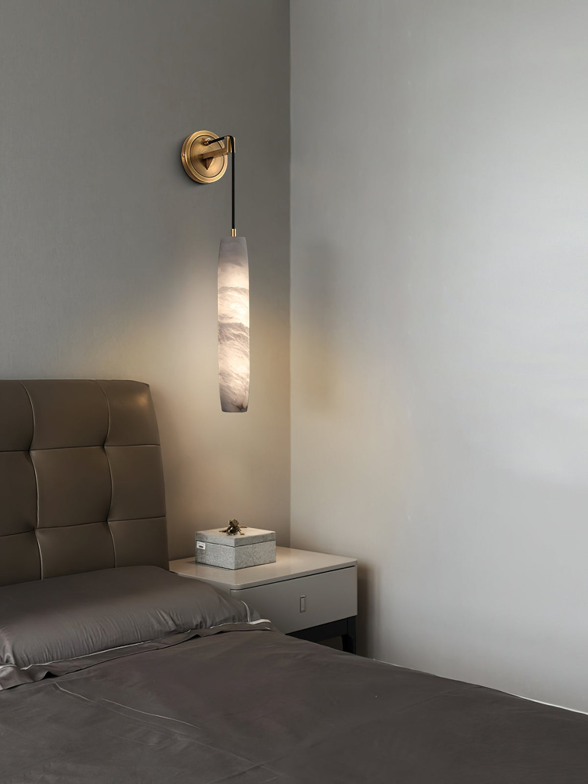 alabaster-flute-wall-lamp
