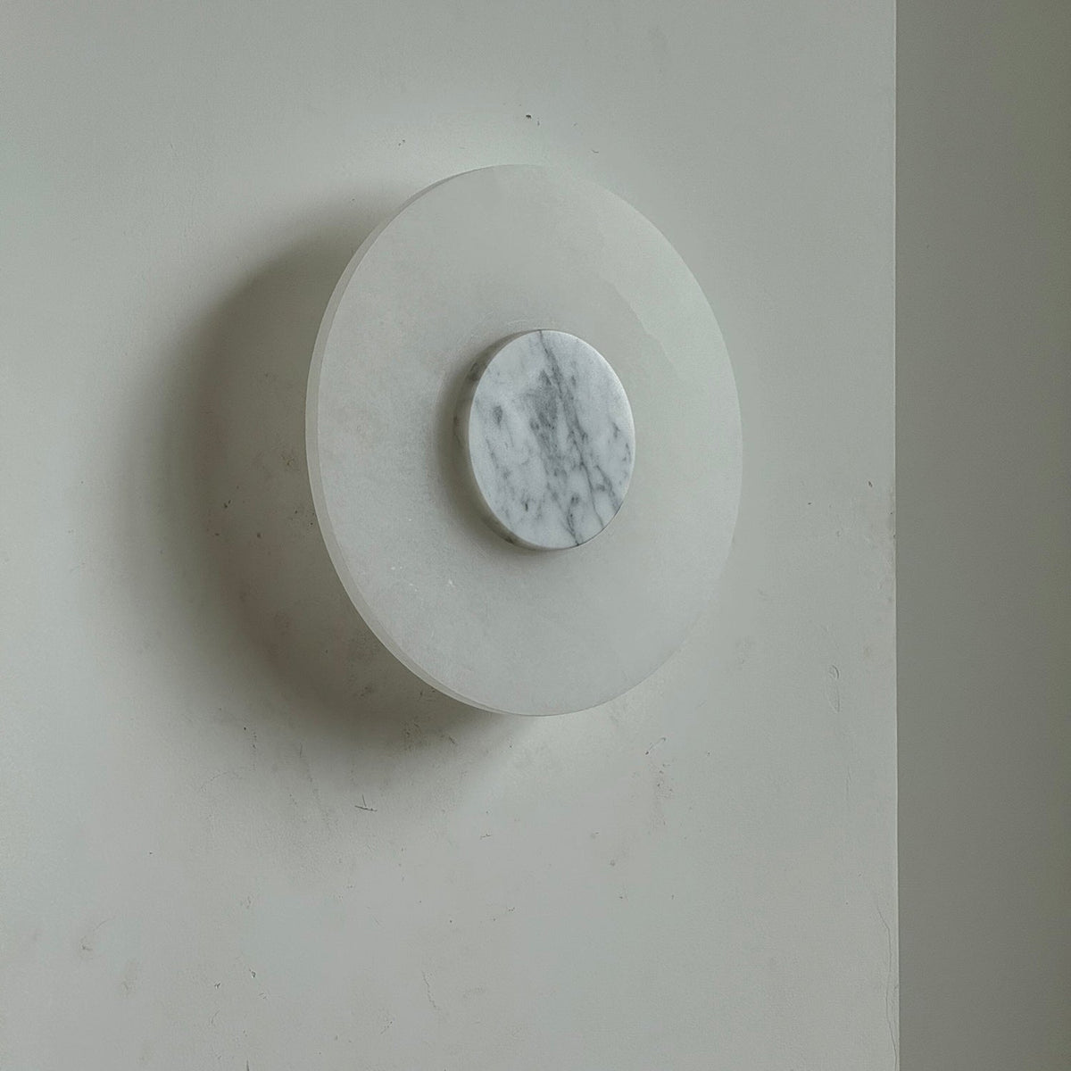 alba-alabaster-wall-lamp