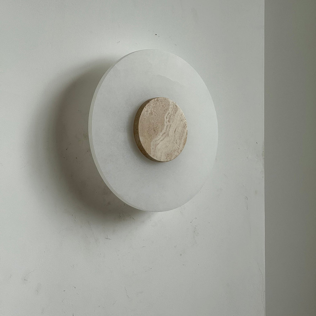 alba-alabaster-wall-lamp