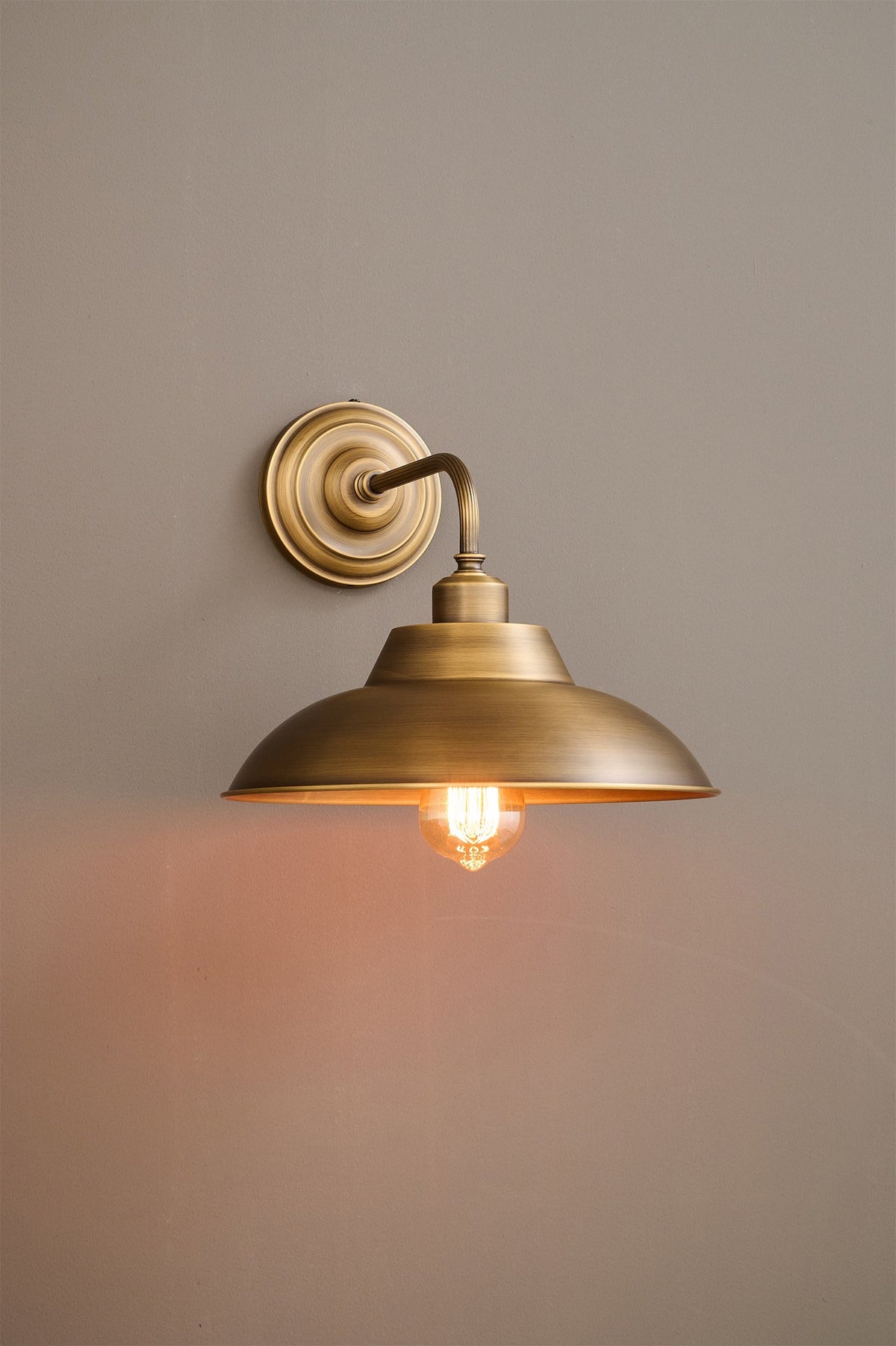 aldorno-wall-lamp