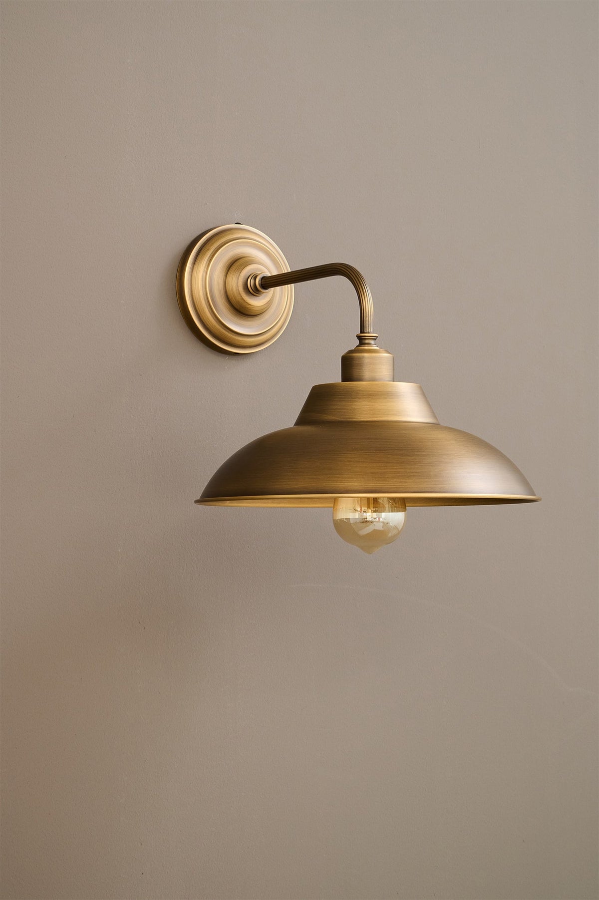 aldorno-wall-lamp