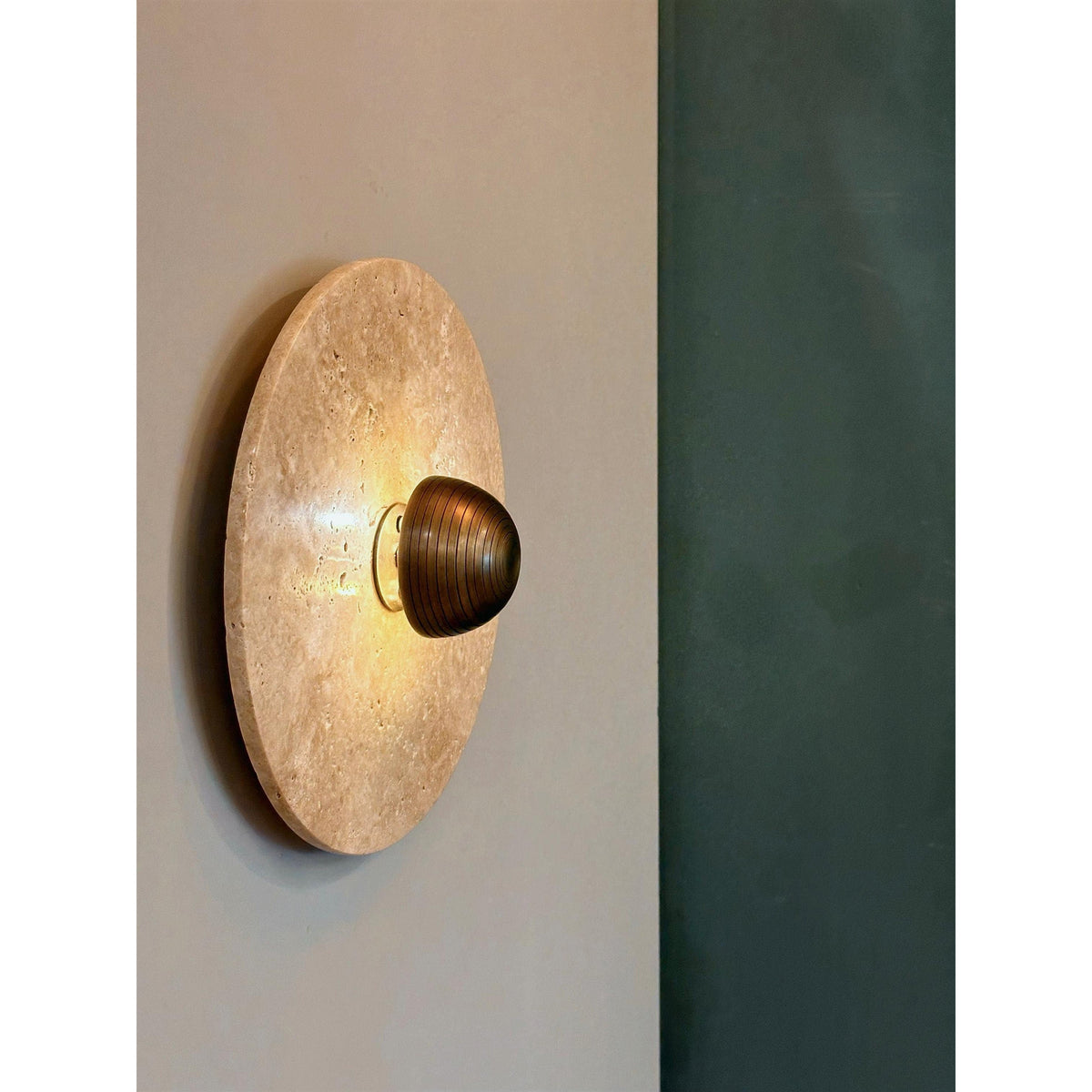 alese-travertine-wall-lamp