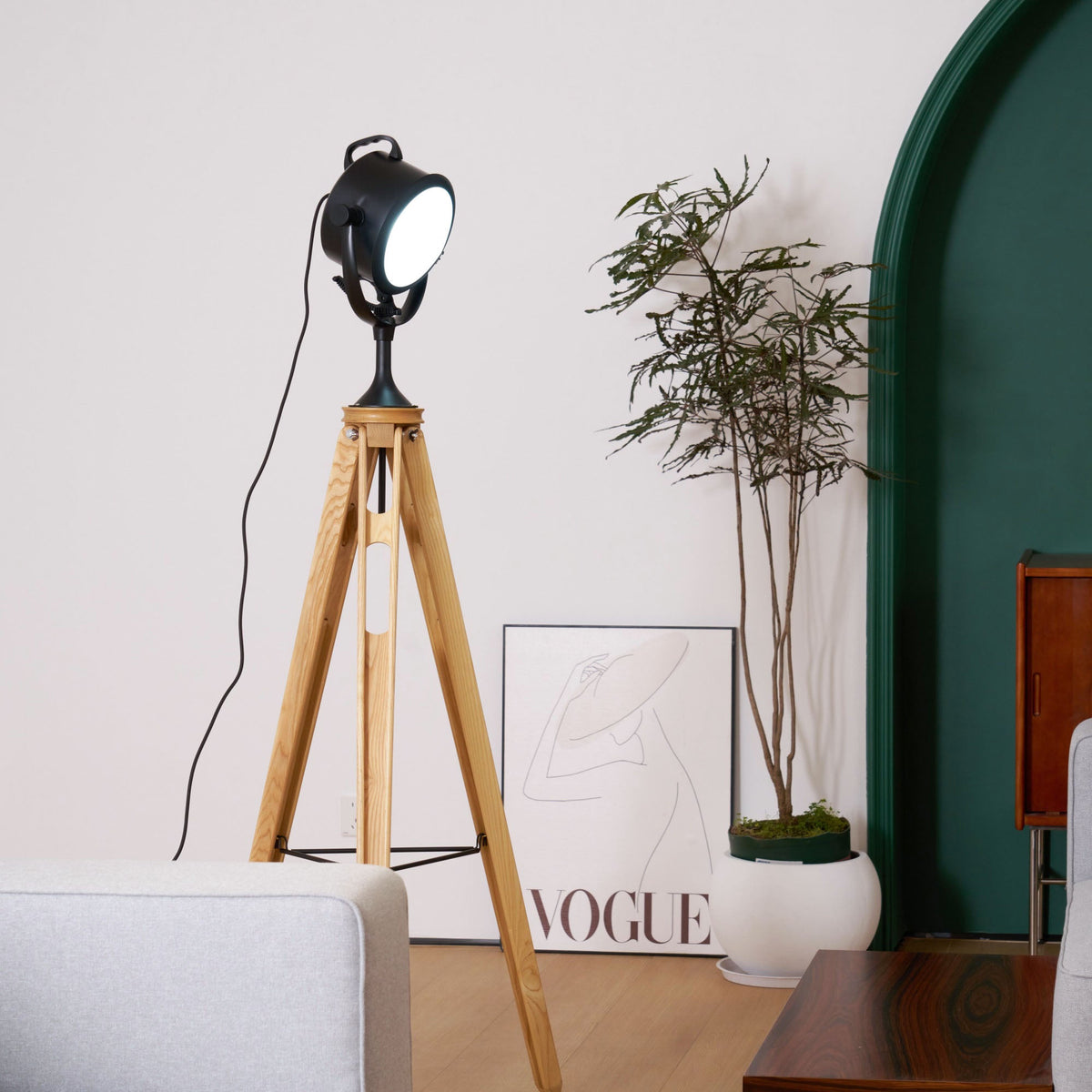 alfred-tripod-floor-lamp