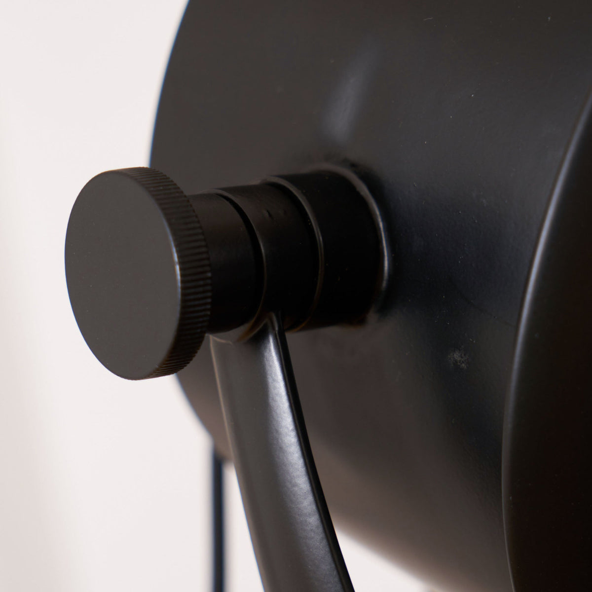alfred-tripod-floor-lamp