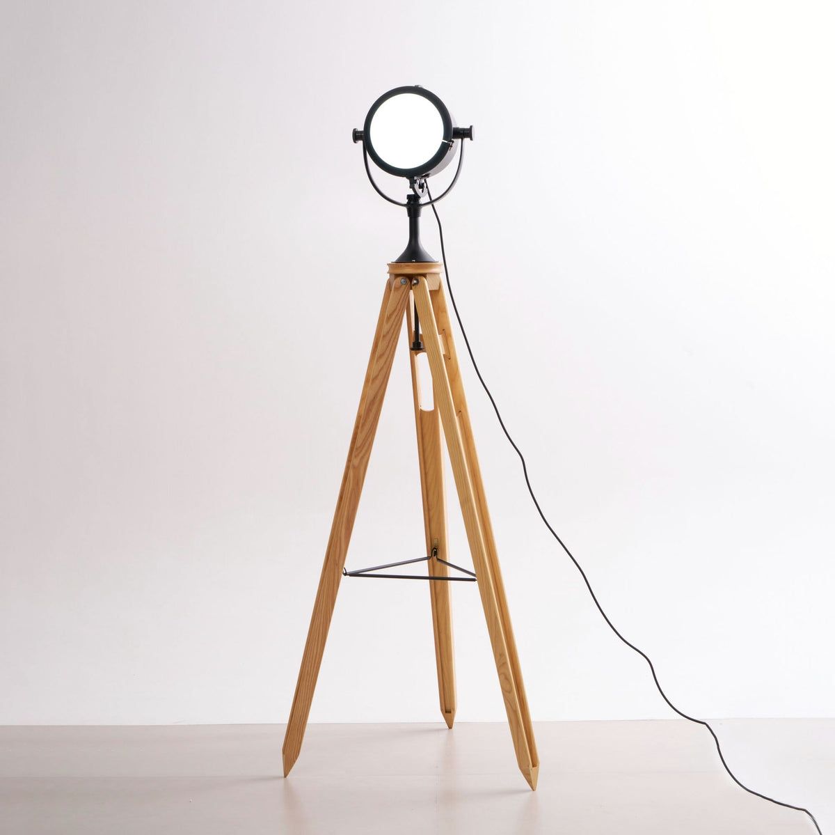 alfred-tripod-floor-lamp