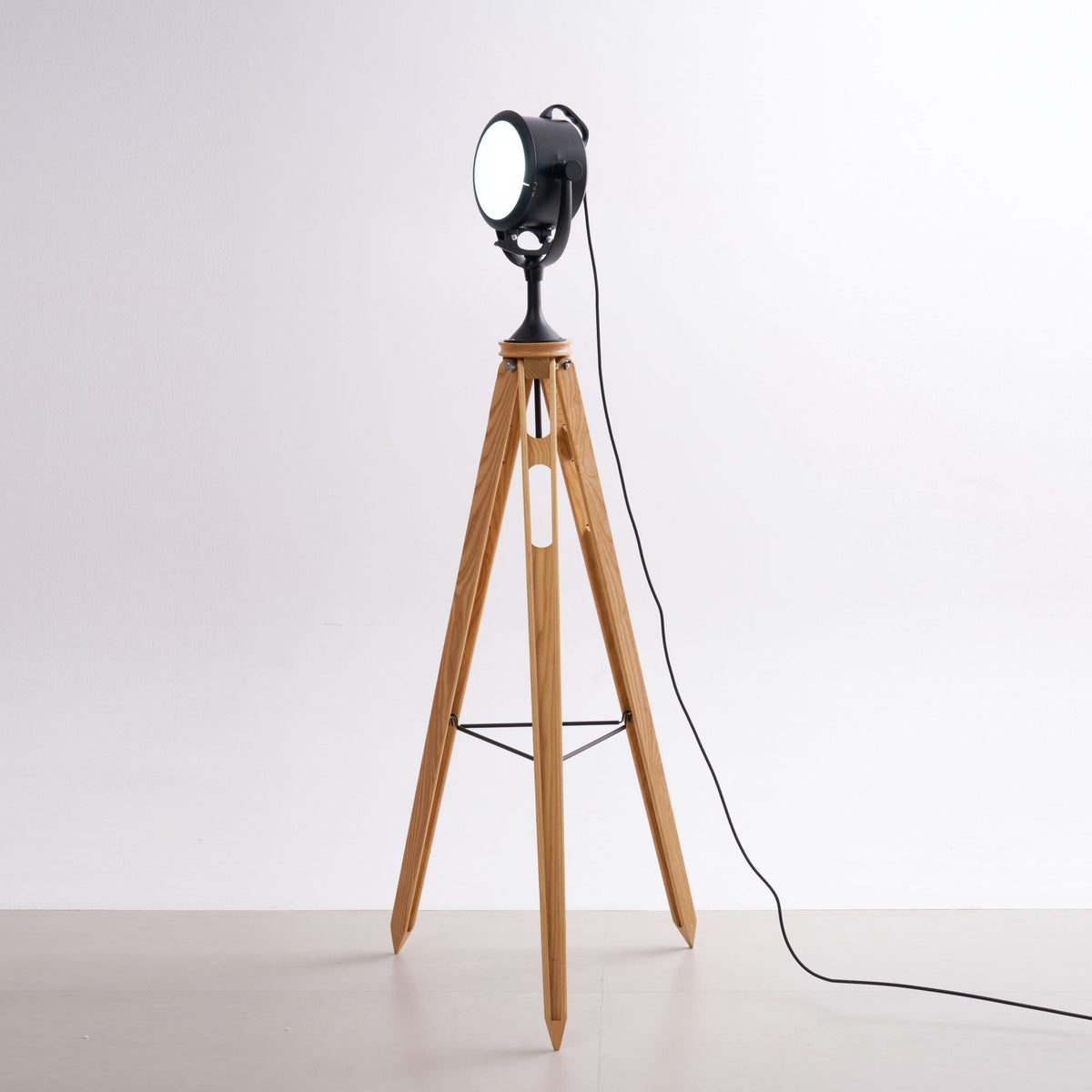 alfred-tripod-floor-lamp