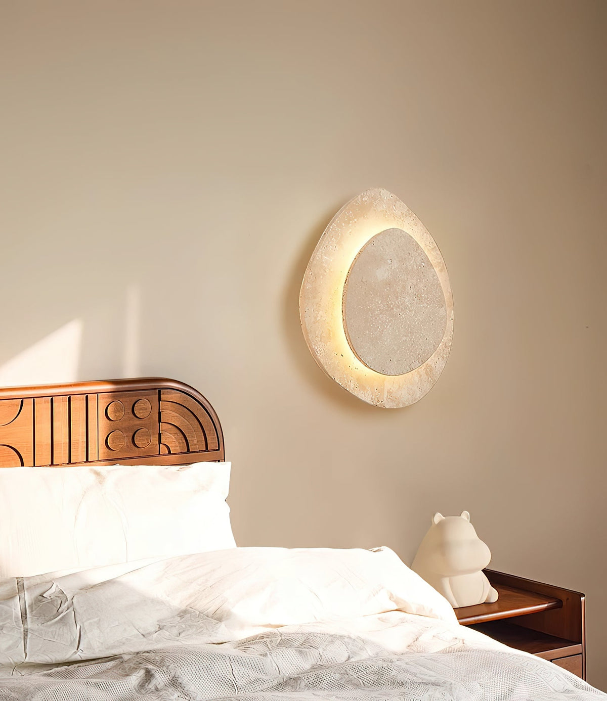 alice-travertine-wall-lamp