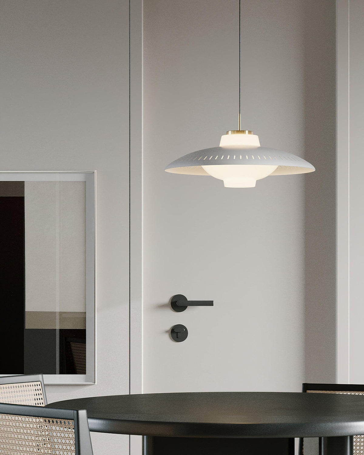 alien-frisbee-pendant-lamp