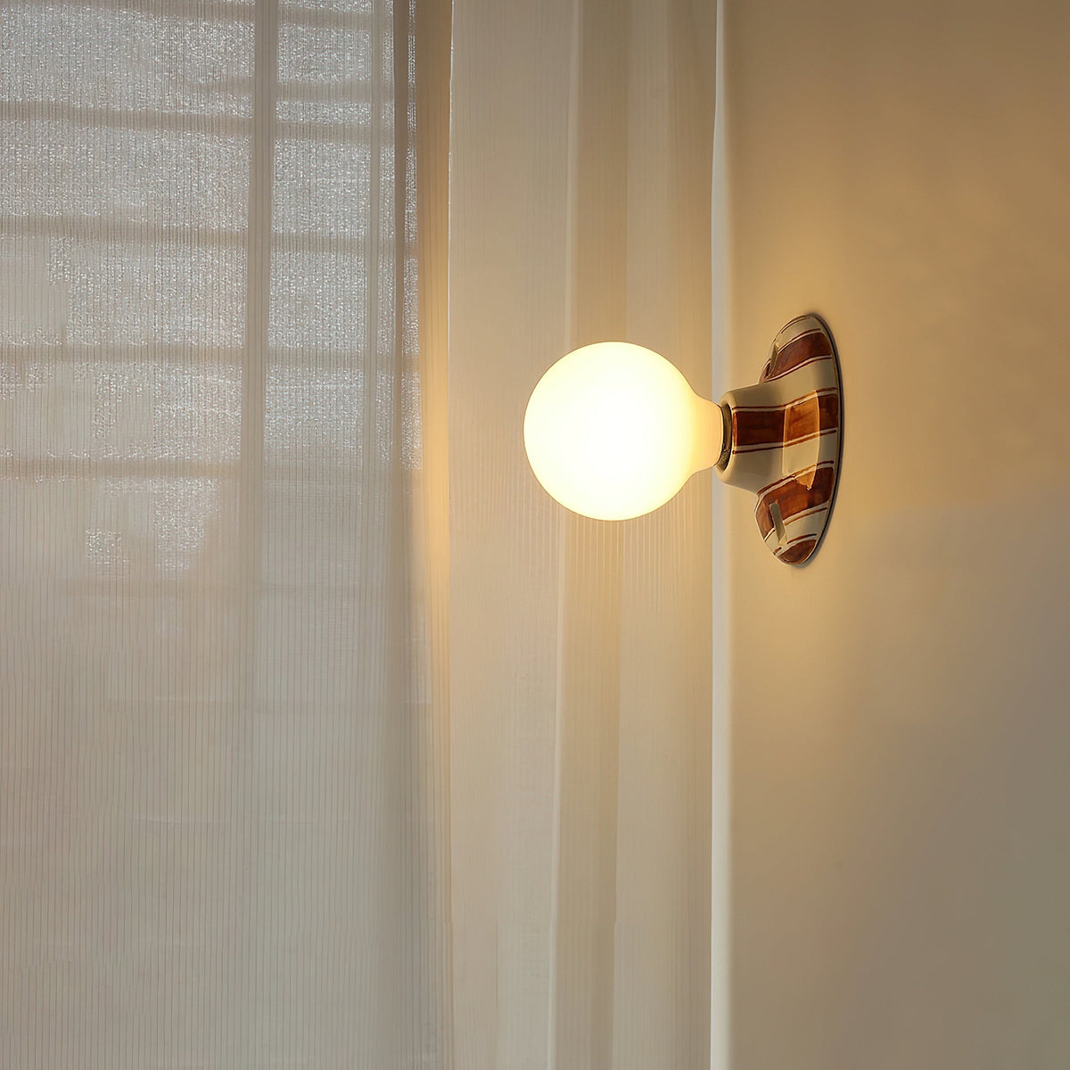 ambrette-wall-lamp