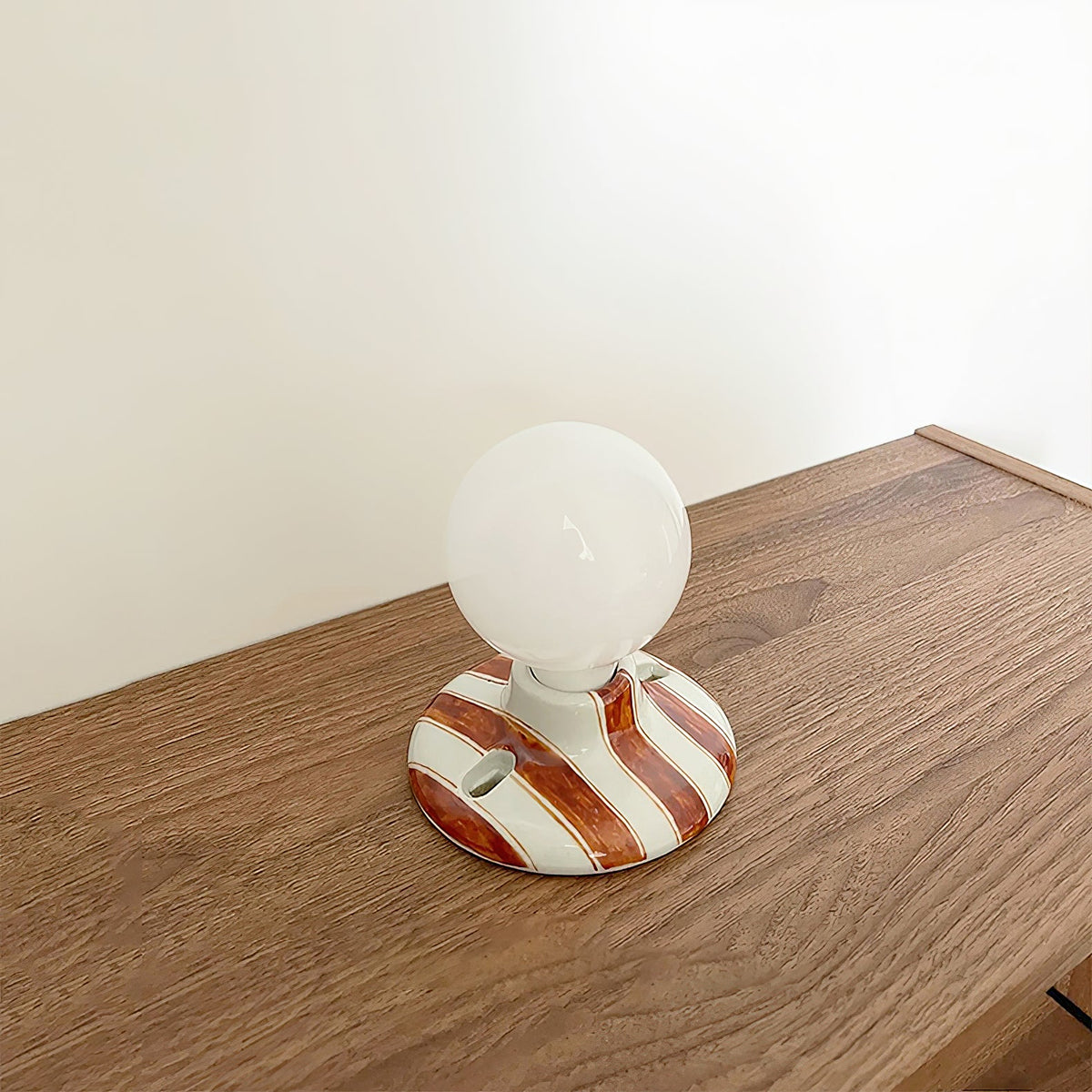 ambrette-wall-lamp
