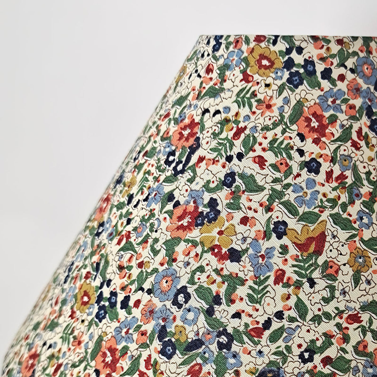 Amelia Blossom Table Lamp – Vintage Floral Wooden Bedside Light