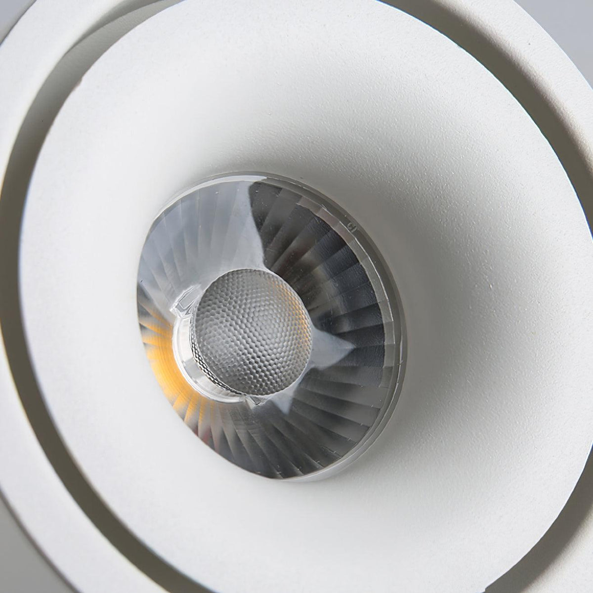 anti-glare-nordic-surface-mounted-spotlight