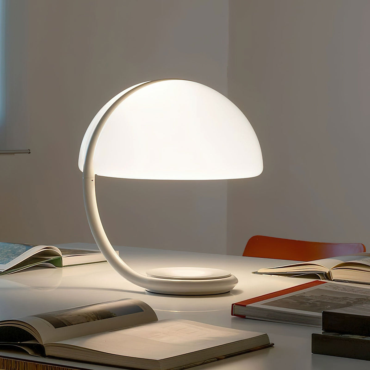 arc-glow-table-lamp