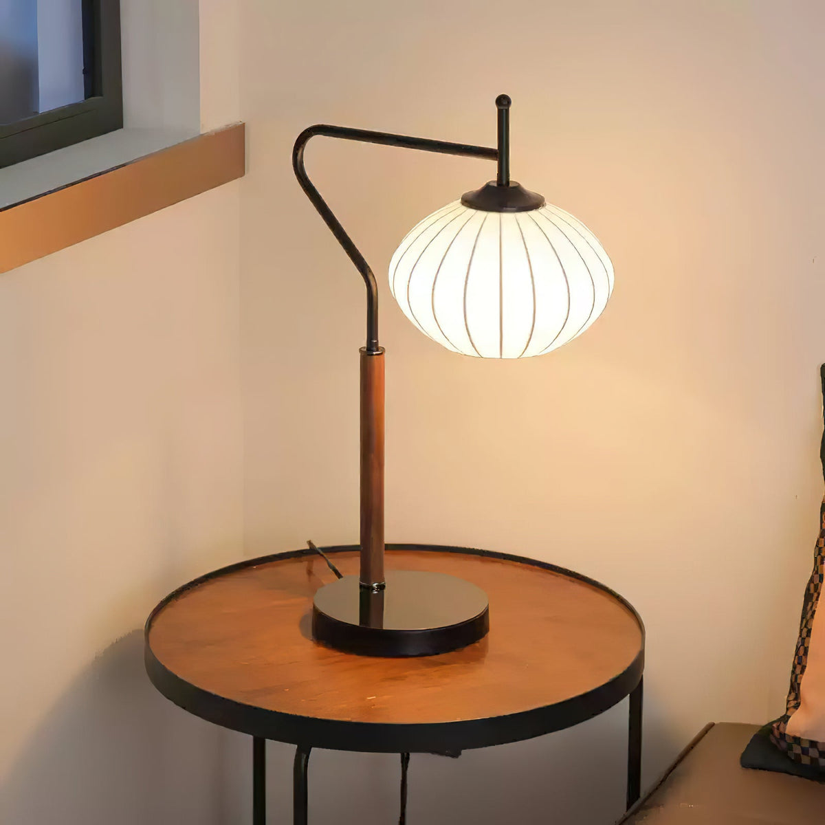 arc-sphere-table-lamp