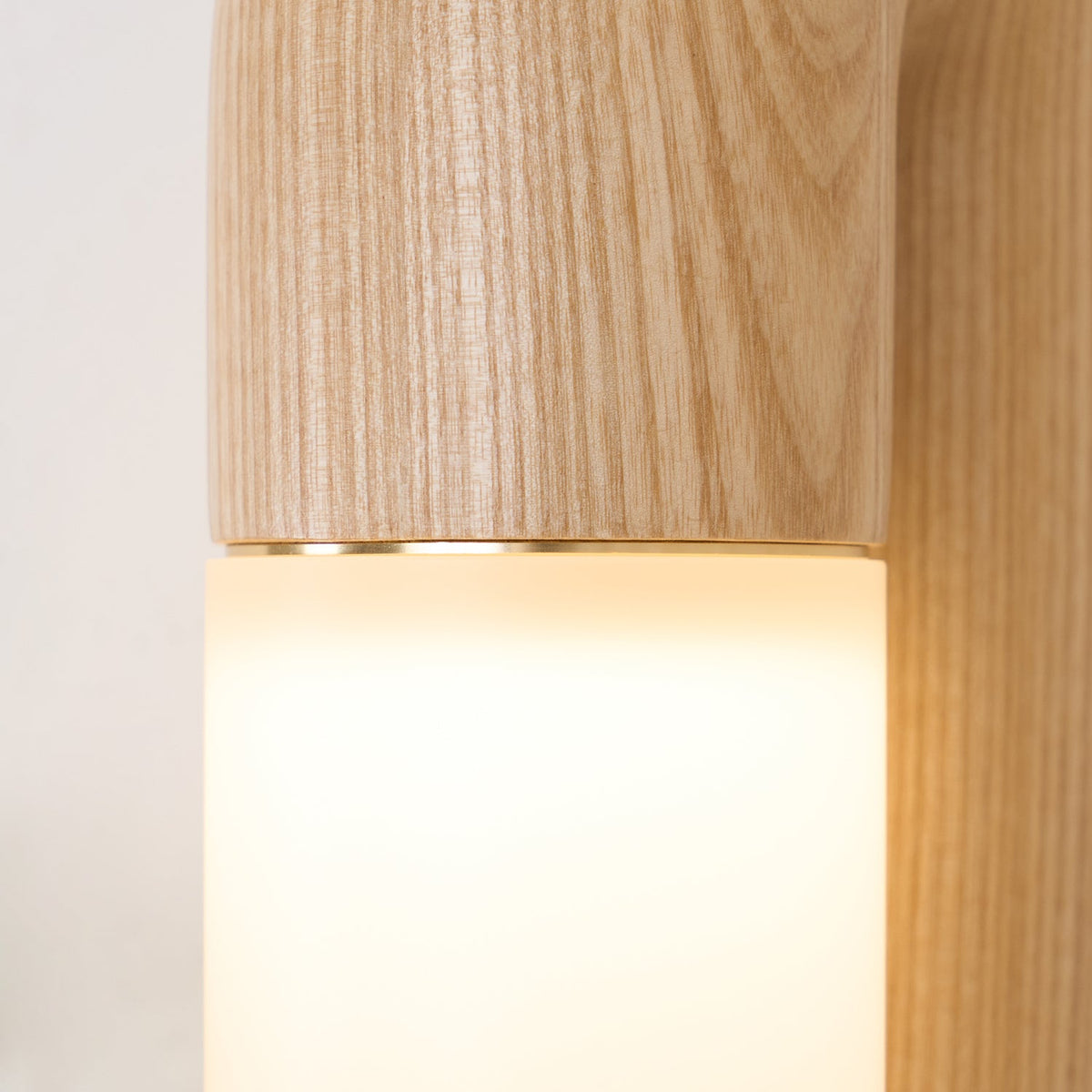 arcus-wood-wall-lamp