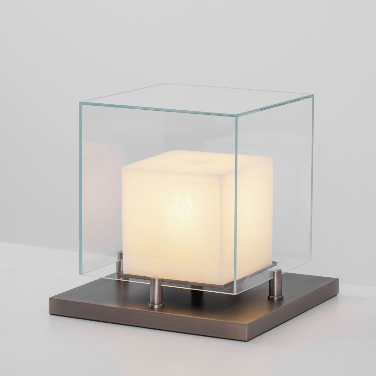 Arqra Alabaster Table Lamp – Sculptural LED Accent Light for Modern Interiors