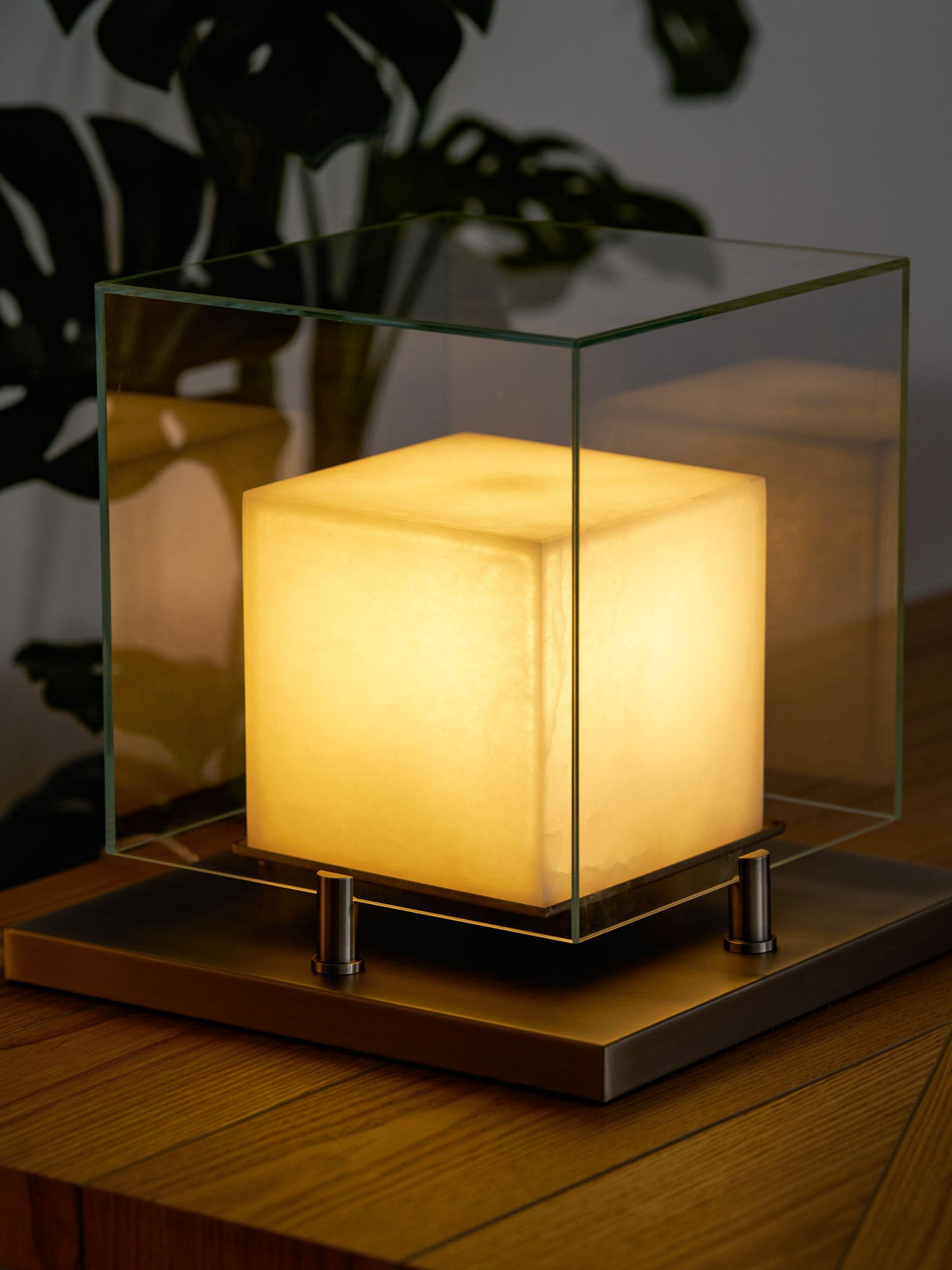 Arqra Alabaster Table Lamp – Sculptural LED Accent Light for Modern Interiors