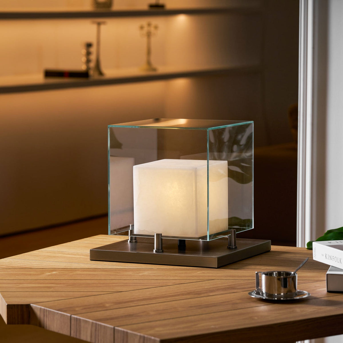 Arqra Alabaster Table Lamp – Sculptural LED Accent Light for Modern Interiors