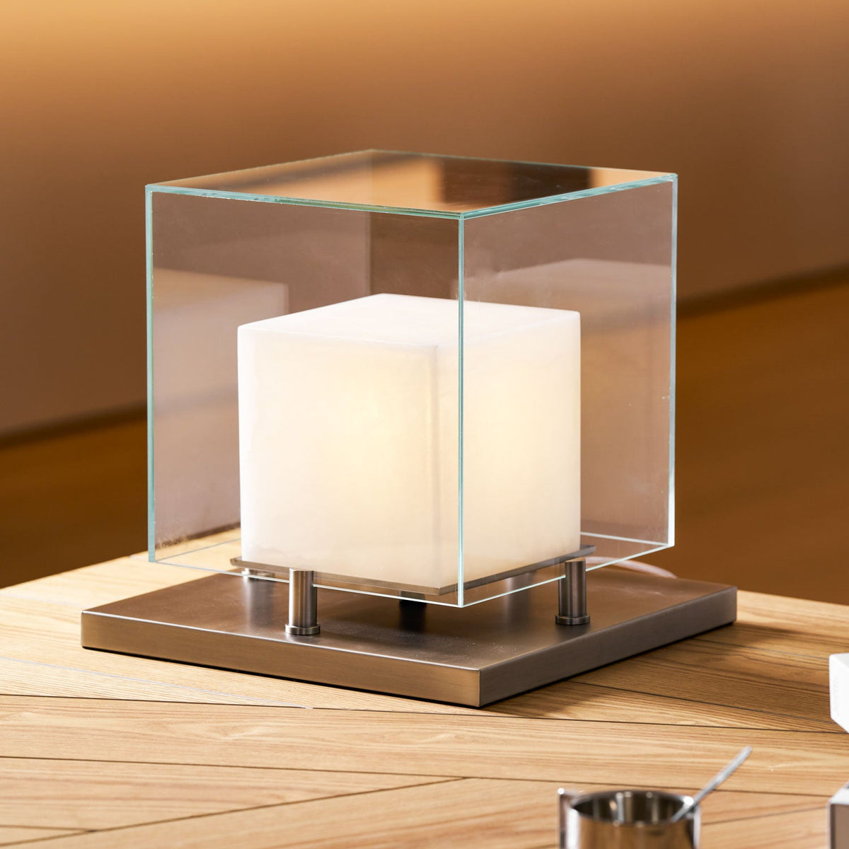 Arqra Alabaster Table Lamp – Sculptural LED Accent Light for Modern Interiors