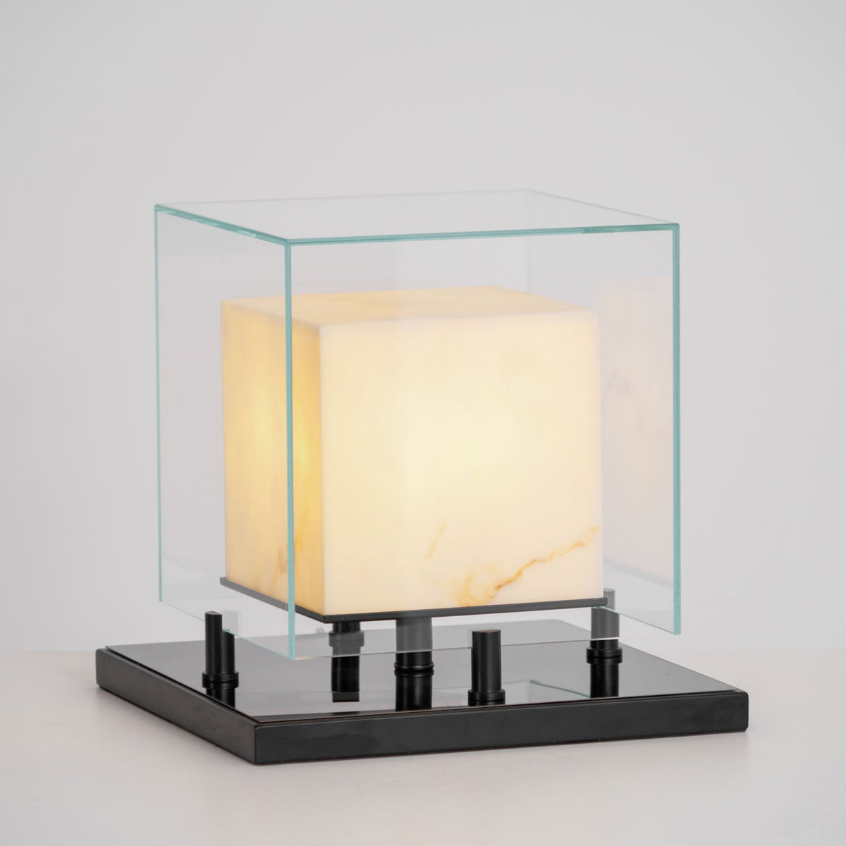 Arqra Alabaster Table Lamp – Sculptural LED Accent Light for Modern Interiors