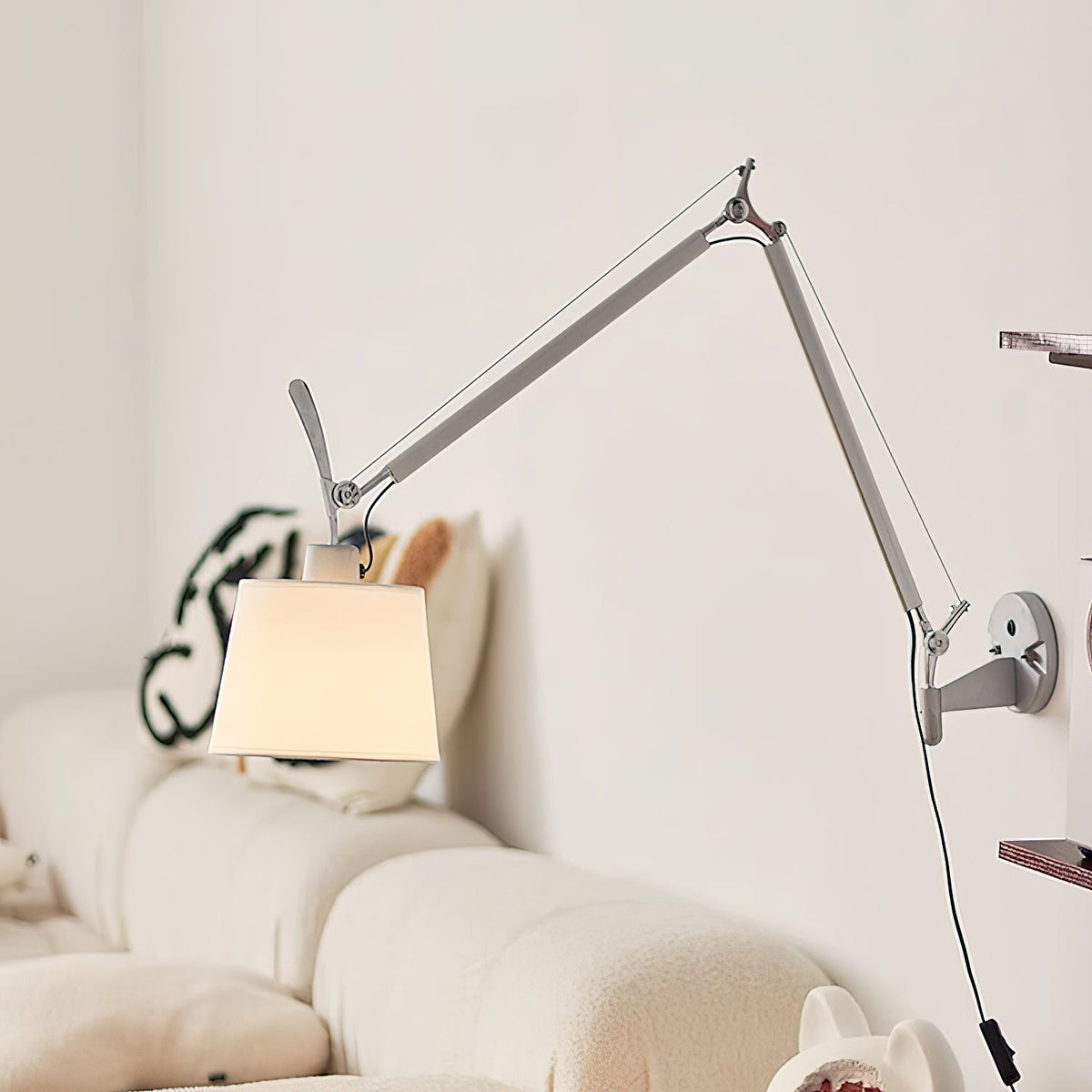 artemide-plug-in-wall-lamp