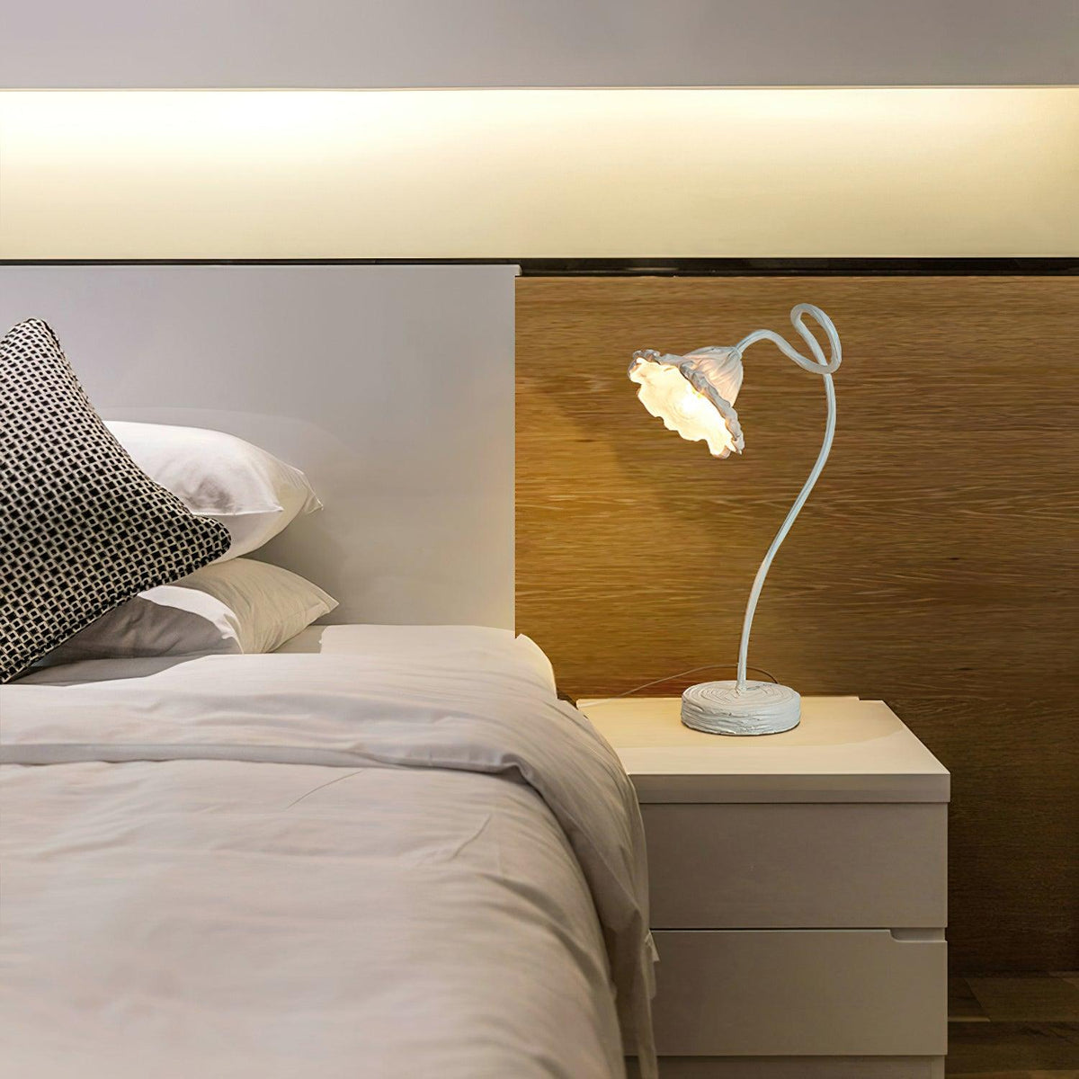 Lotus Leaf Resin Table Lamp with Warm Ambient Glow for Bedside and Living Room