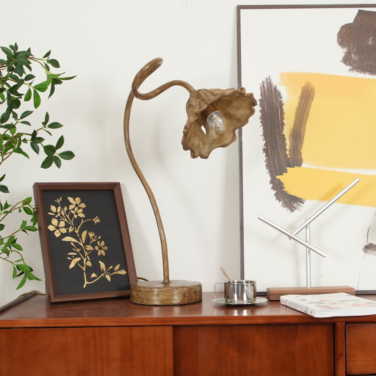 Lotus Leaf Resin Table Lamp with Warm Ambient Glow for Bedside and Living Room